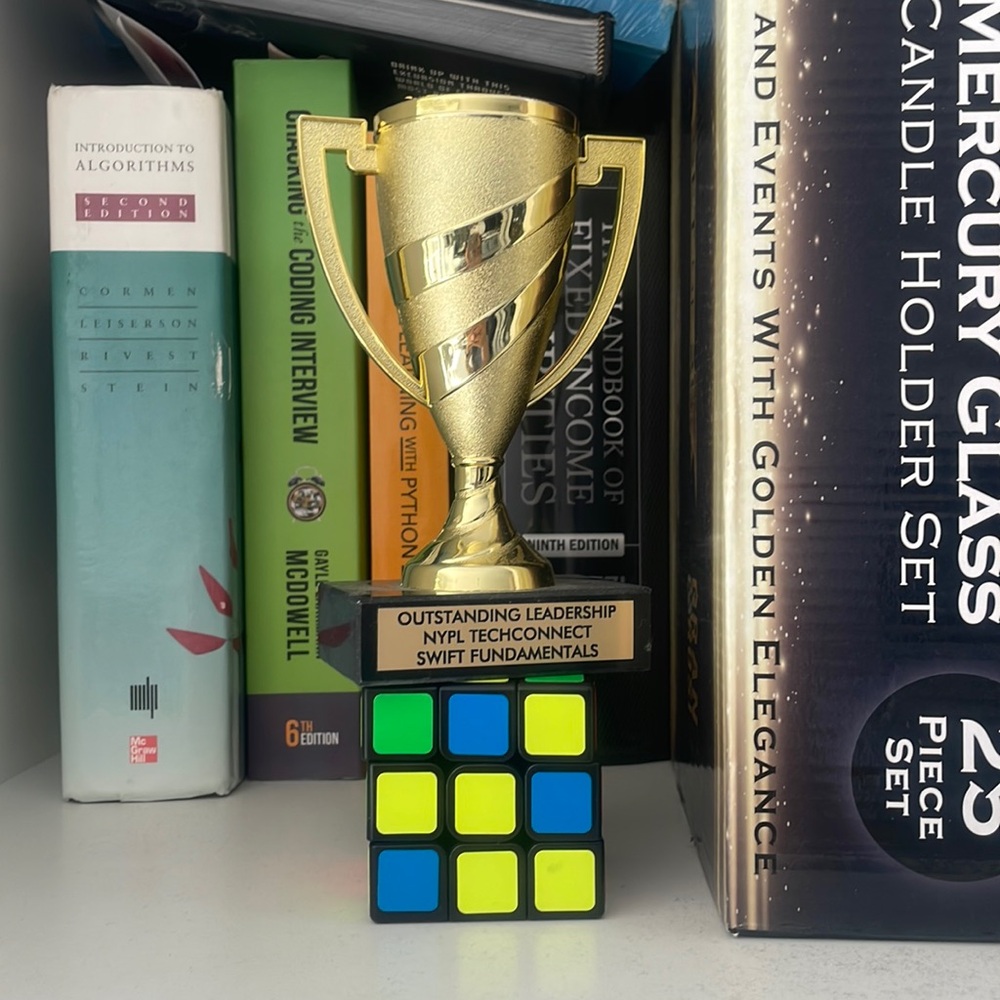 1pcs Miniature Leadership Award Trophy or Rubik's Cube